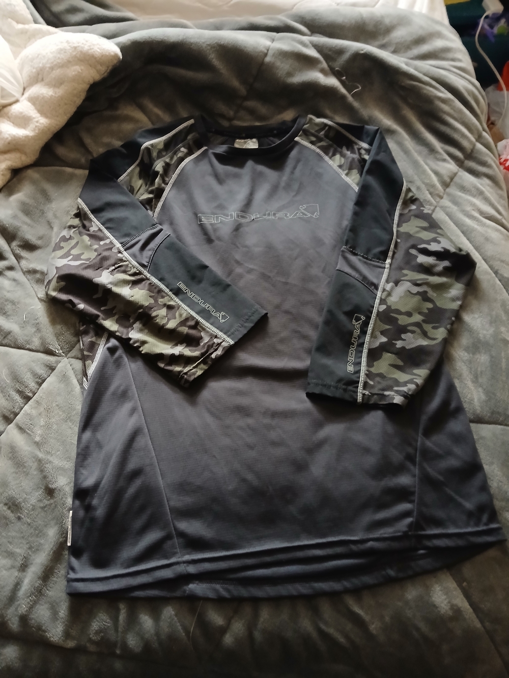 Endura Men’s Long Sleeve Performance Shirt - Gray with Camo Sleeves